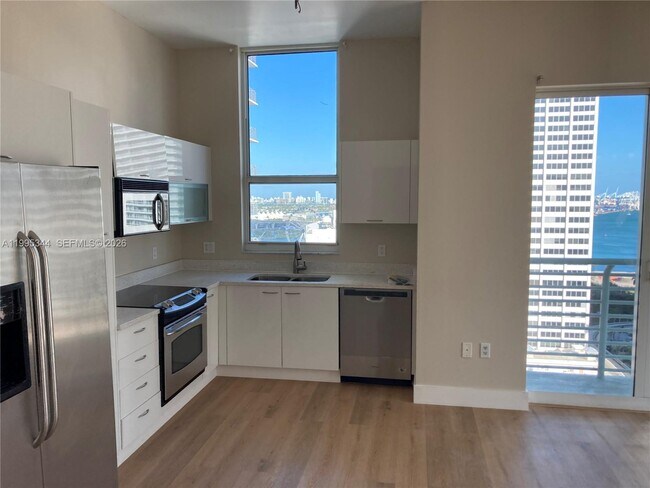 Foto del edificio - 133 NE 2nd Ave