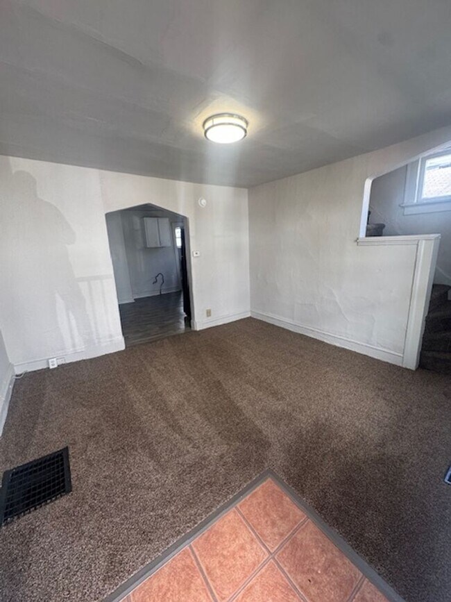 Foto del edificio - 311 W Williams St