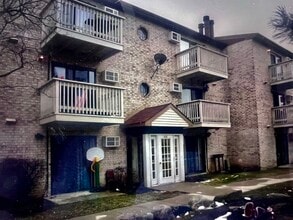 Building Photo - 456 E Spruce Dr