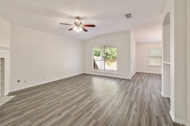 Building Photo - Single level 3/2 in Anderson Mill Village