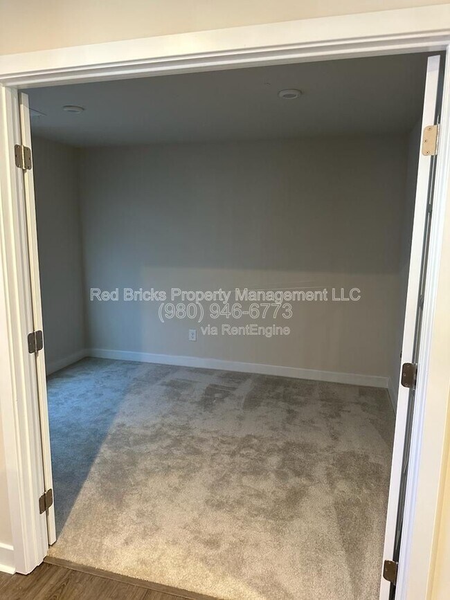 Foto del edificio - 1728 Aspire St