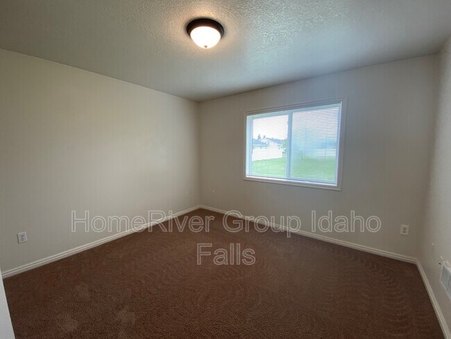 Building Photo - 1350 Midway Ave