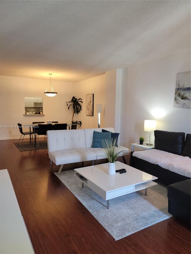 Foto del edificio - 19380 Collins Ave