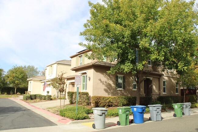Building Photo - 267 Barnhill Dr