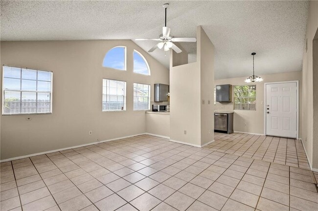 Building Photo - 8807 Pineridge Dr
