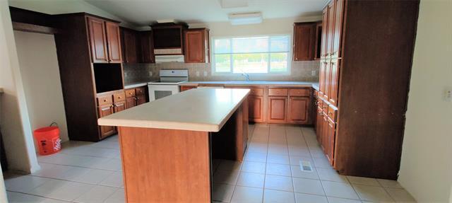 Foto del edificio - 2191 Dr Sanders Rd