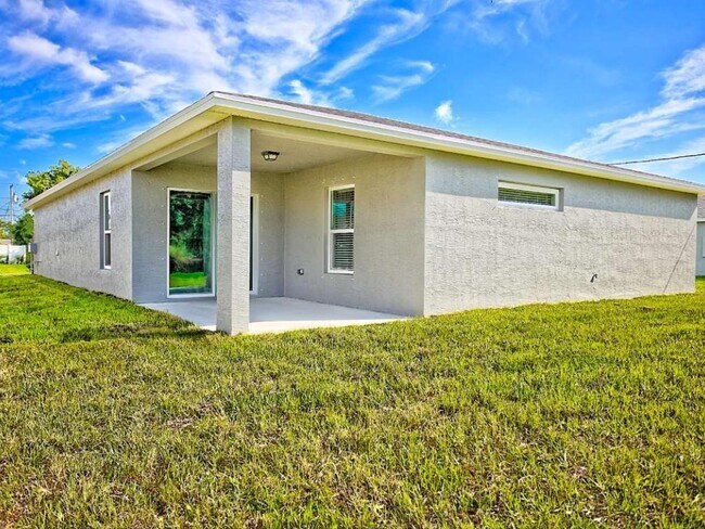 Foto del edificio - 2396 SW Salmon Rd