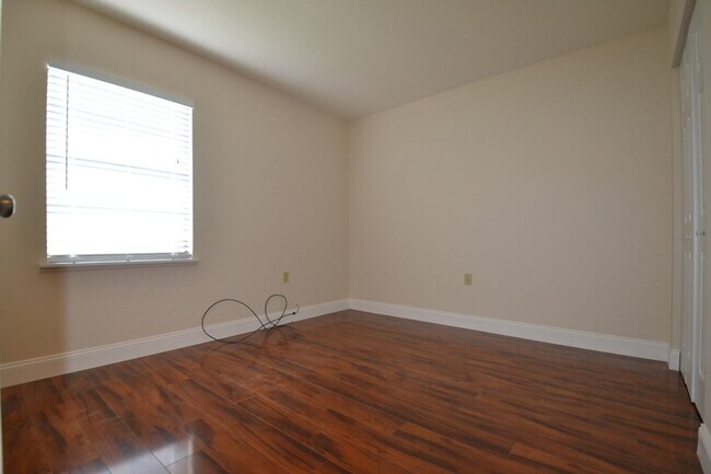 Foto del edificio - Carpet Free ~ 4 BR Home in Oviedo ~ Top Rated Schools