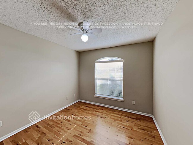 Foto del edificio - 4113 Ripken Cir E