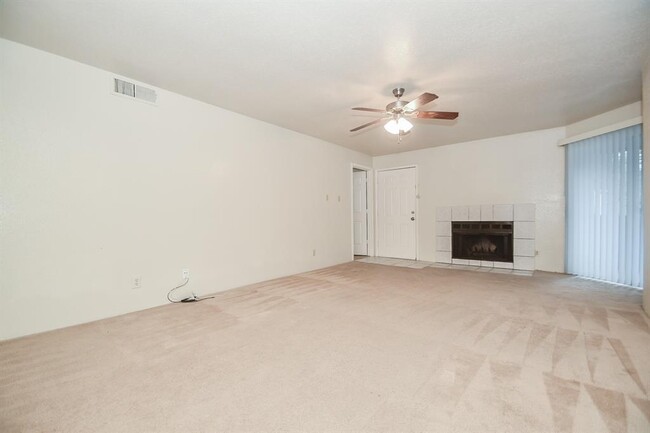 Building Photo - 9700 Leawood Blvd