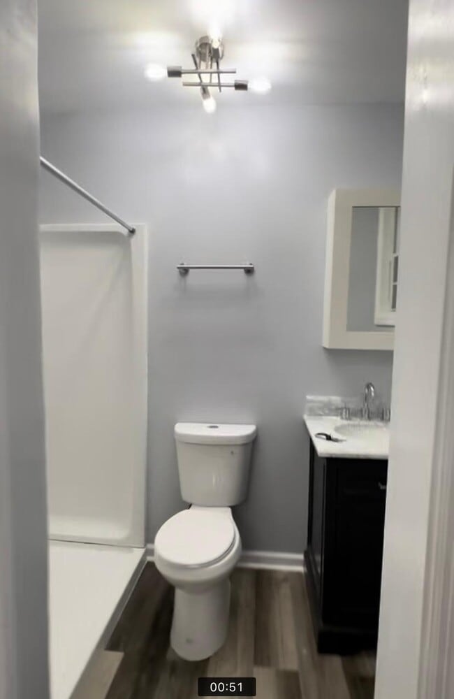 Building Photo - 824 E 39th St