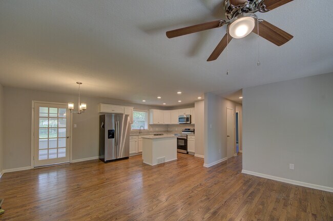 Foto del edificio - 6916 N Harrison St
