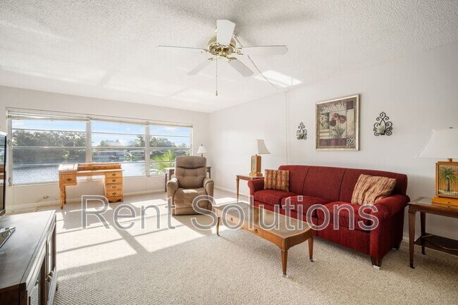 Foto del edificio - 1655 S Highland Ave