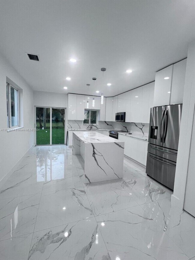Foto del edificio - 10151 NW 21st Ct