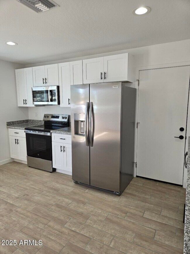 Building Photo - 511 S 98th Way