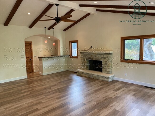 Foto del edificio - Updated, Sunny and Spacious 3/3 Carmel Valley Home