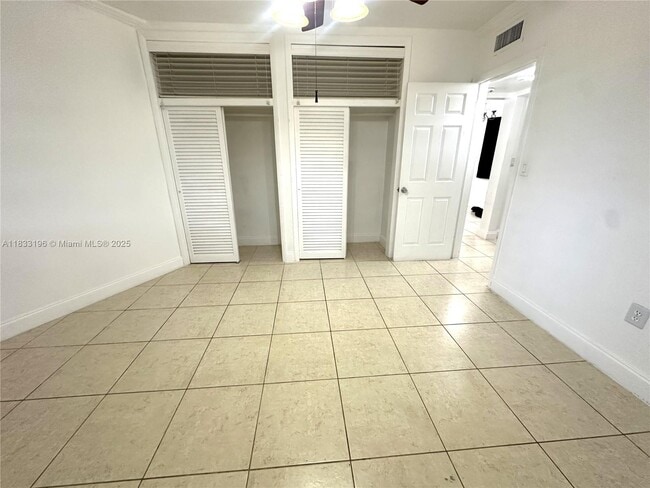 Building Photo - 1723 NE Miami Gardens Dr