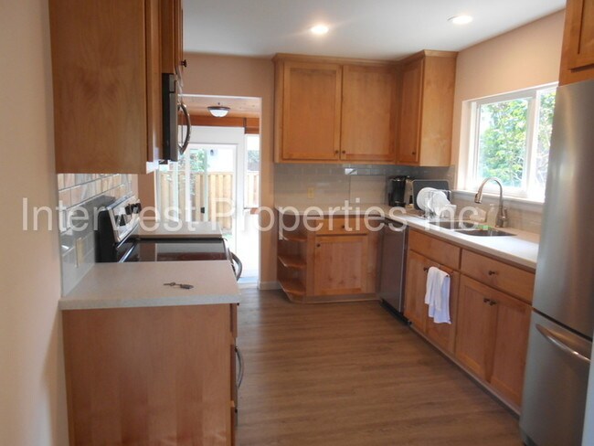 Building Photo - 5302 SE Logus Rd
