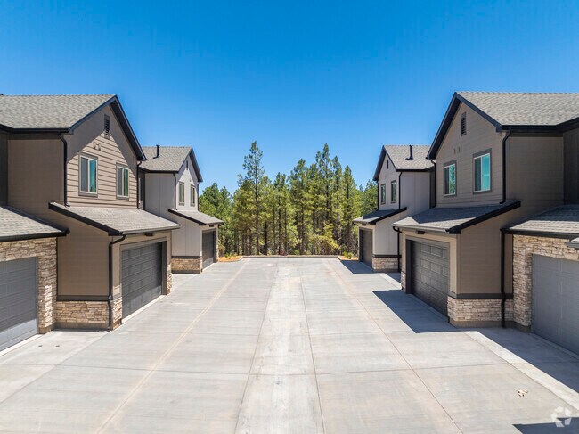 Foto del edificio - Canyon Del Rio Village Apartments + Townhomes