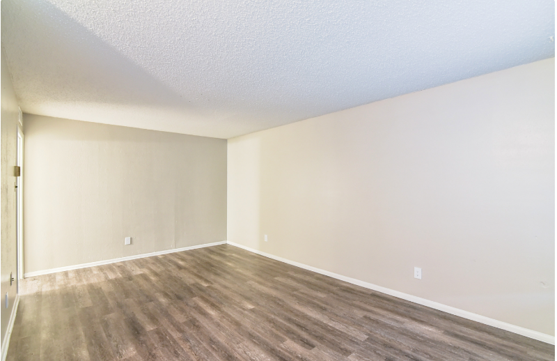 Building Photo - 6701 Calmont Ave