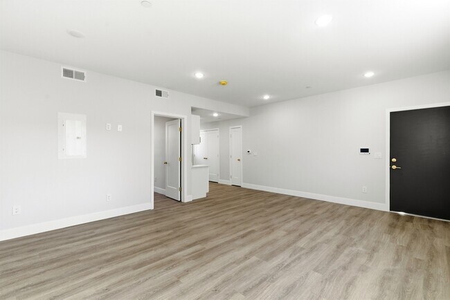 Building Photo - 5137 Master St