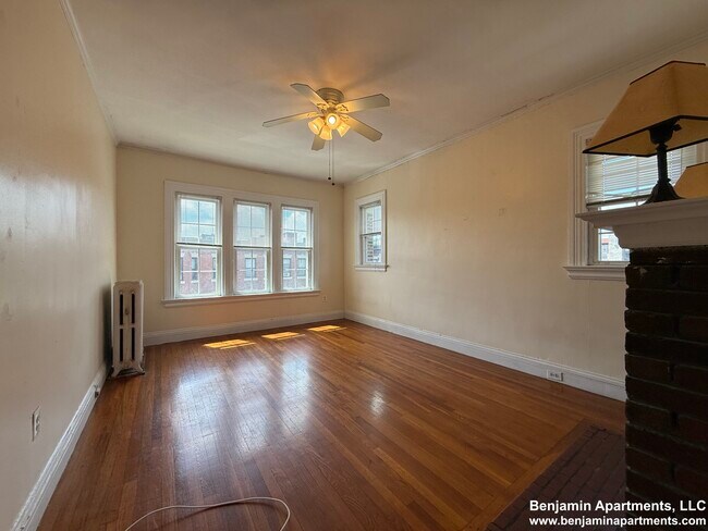 Building Photo - 15 Glenville Ave