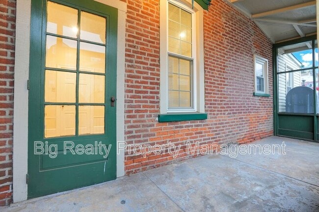 Building Photo - 72 N Main St