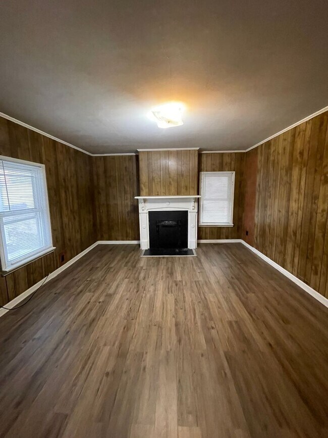 Building Photo - 3 Bedroom, 1 Bath House in Columbia!