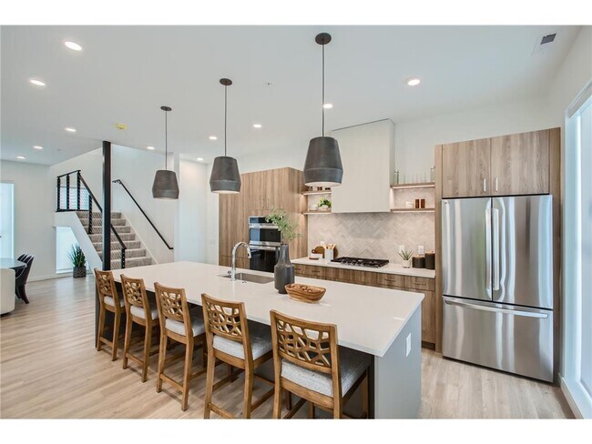 Building Photo - 4 West Dr