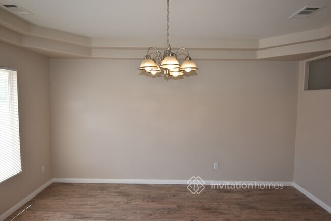 Building Photo - 547 Fiddlehead Ave