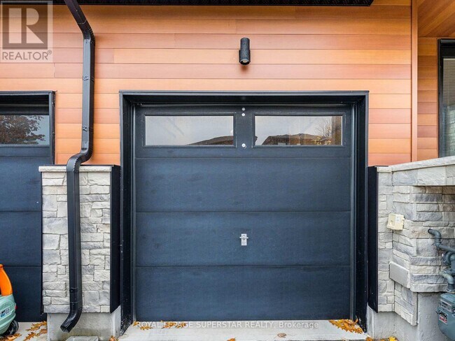 Photo du bâtiment - 42 Eberhardt Dr