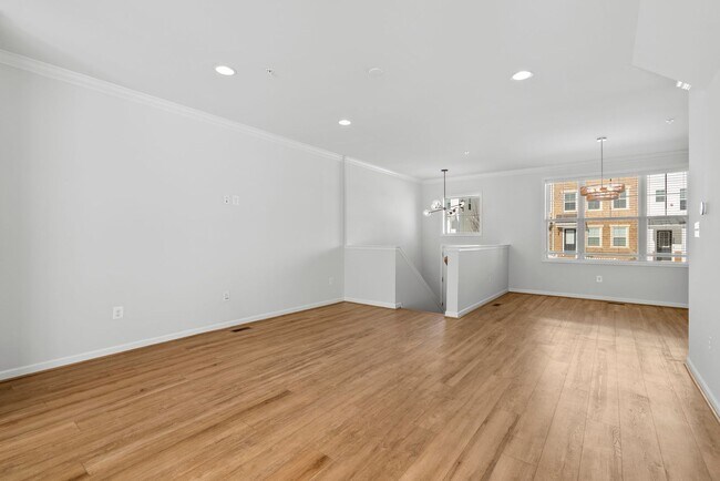 Foto del edificio - 3 Bed 2.5 Bath - Clarksburg Townhouse - Attached 2 Car Garage