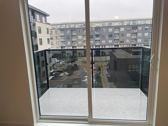 Building Photo - 15733-15785 85 Ave