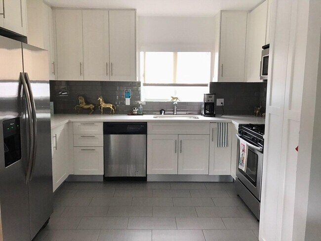 Kitchen - 16503 W Sunset Blvd