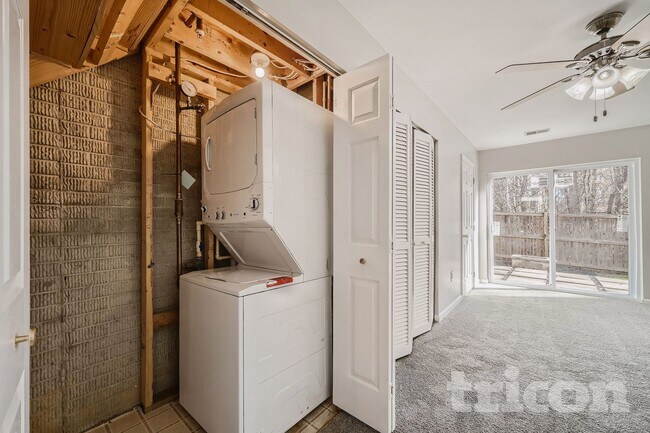 Foto del edificio - 4112 Brown Bark Cir