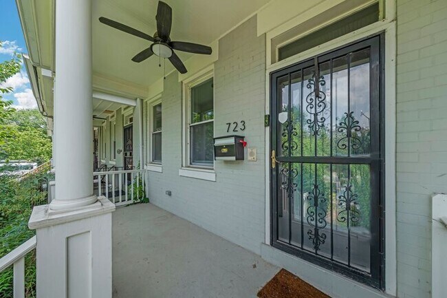 Foto del edificio - 723 K St NE