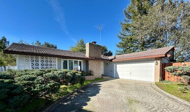 Building Photo - 11037 Linda Vista Dr