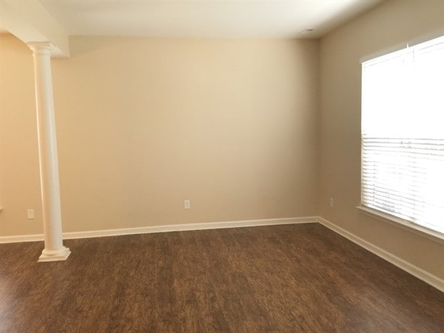 Foto del edificio - 6923 Babbling Brook Ln