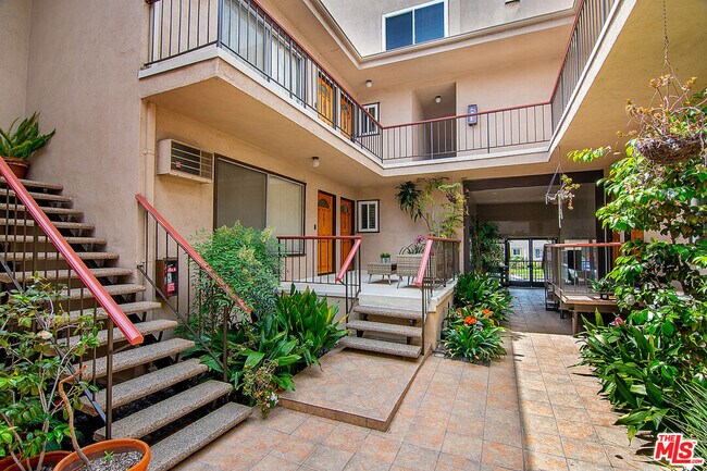 Foto del edificio - 1730 Camden Ave
