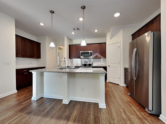 Foto del edificio - 221 Dogwood Cir