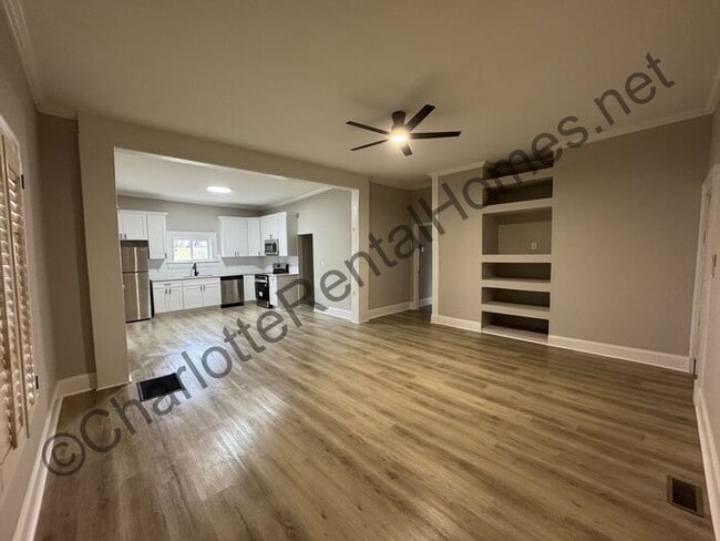 Foto del edificio - Renovated in city home!