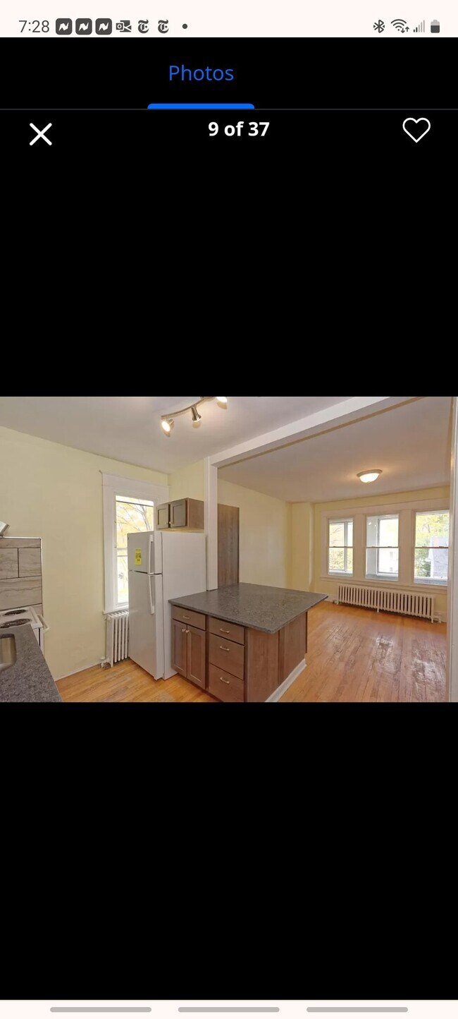 Foto del edificio - 876 Warren St