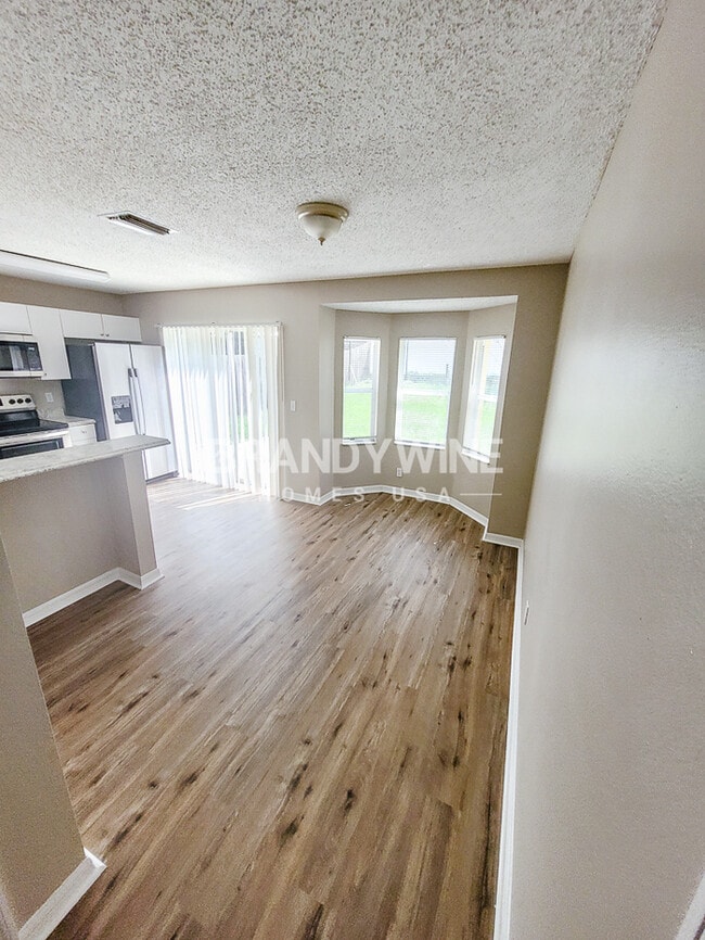 Building Photo - **ONE MONTH FREE RENT!!**  $2040 With our ...