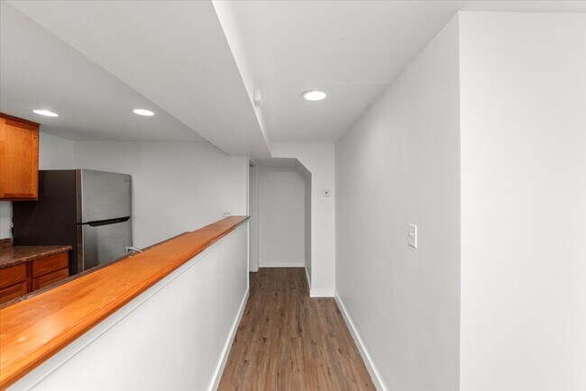 Foto del edificio - 2254 W Coulter St