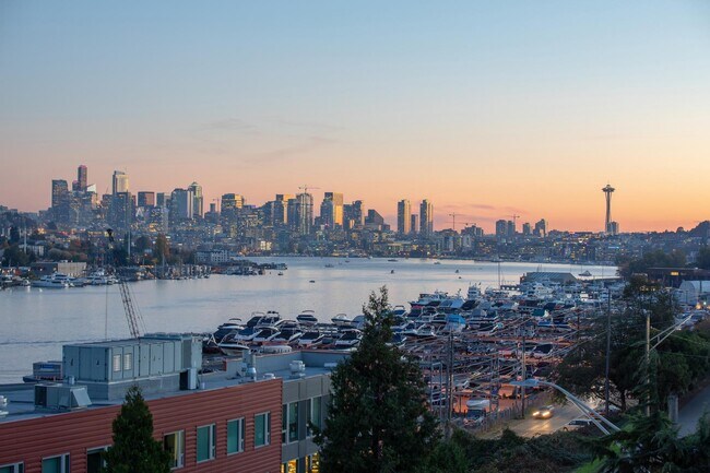 Foto del edificio - 3901 2nd Ave NE