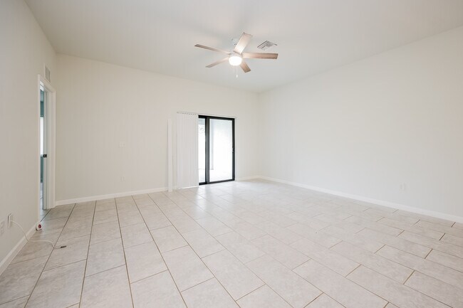 Foto del edificio - 7636 Carrier Rd