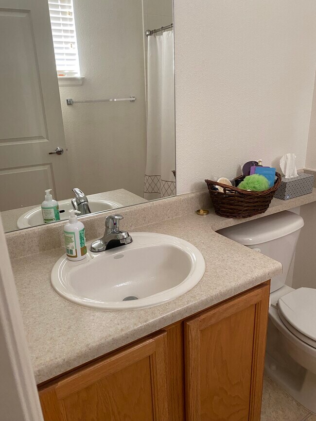 Foto del edificio - 7700 E Academy Blvd