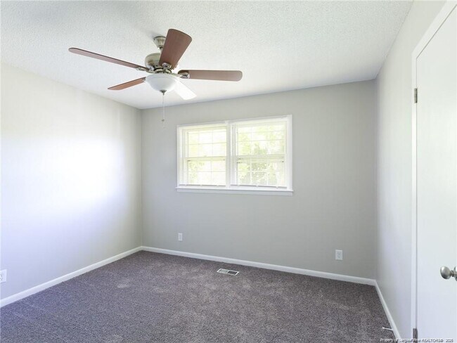 Foto del edificio - 504 Alleghany Rd