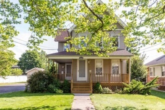 Building Photo - 549 Scranton Ave