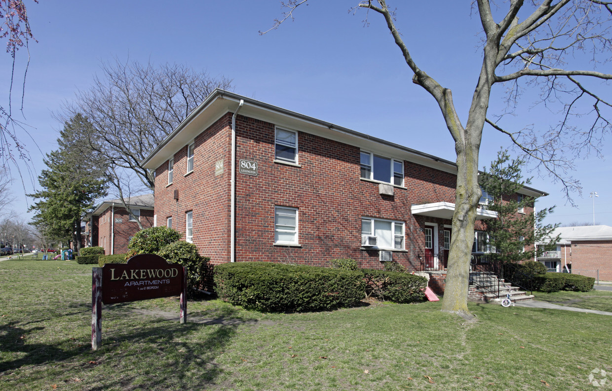 Building Photo - Lakewood Apartments